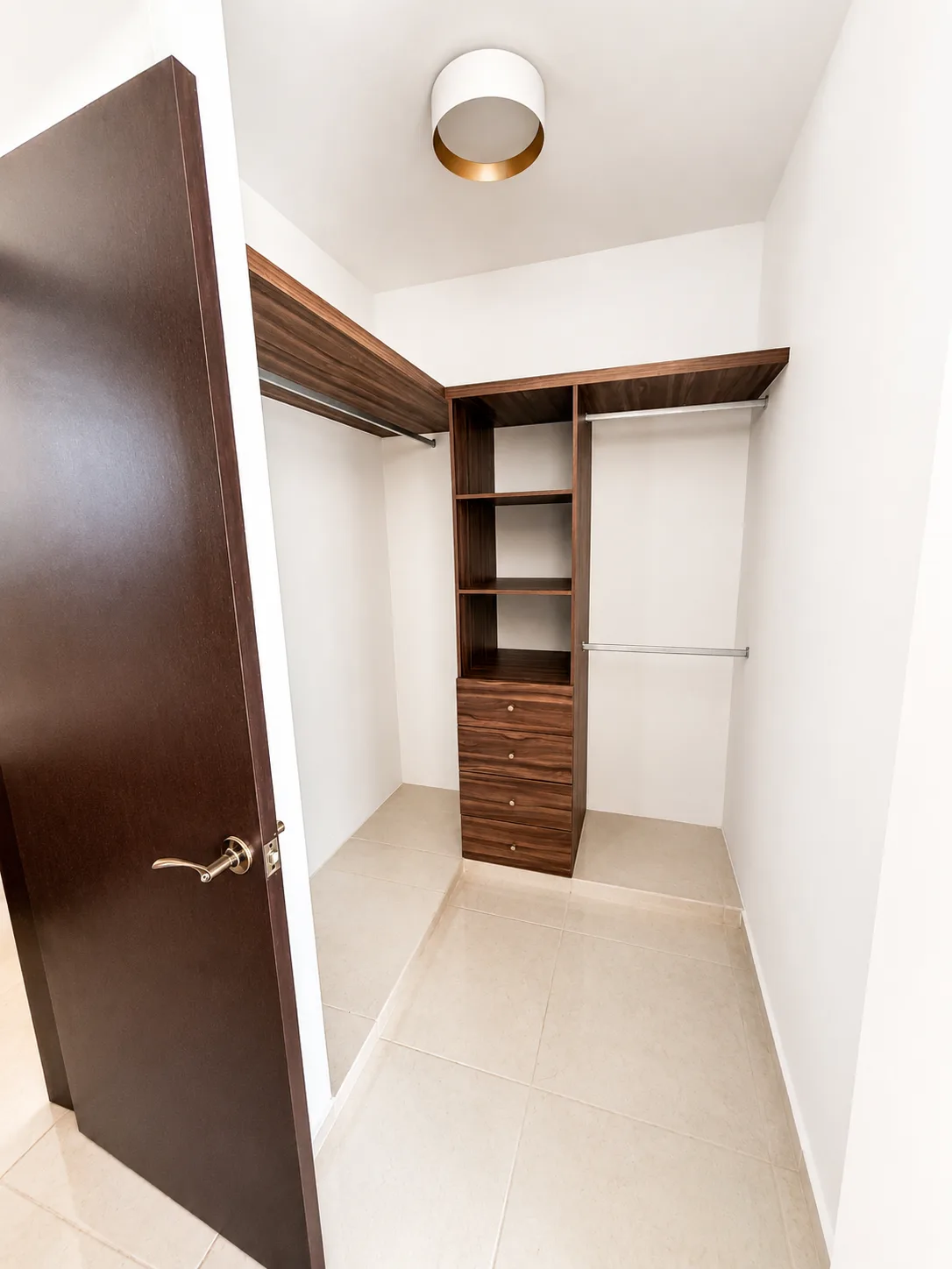 Walking Closet Principal